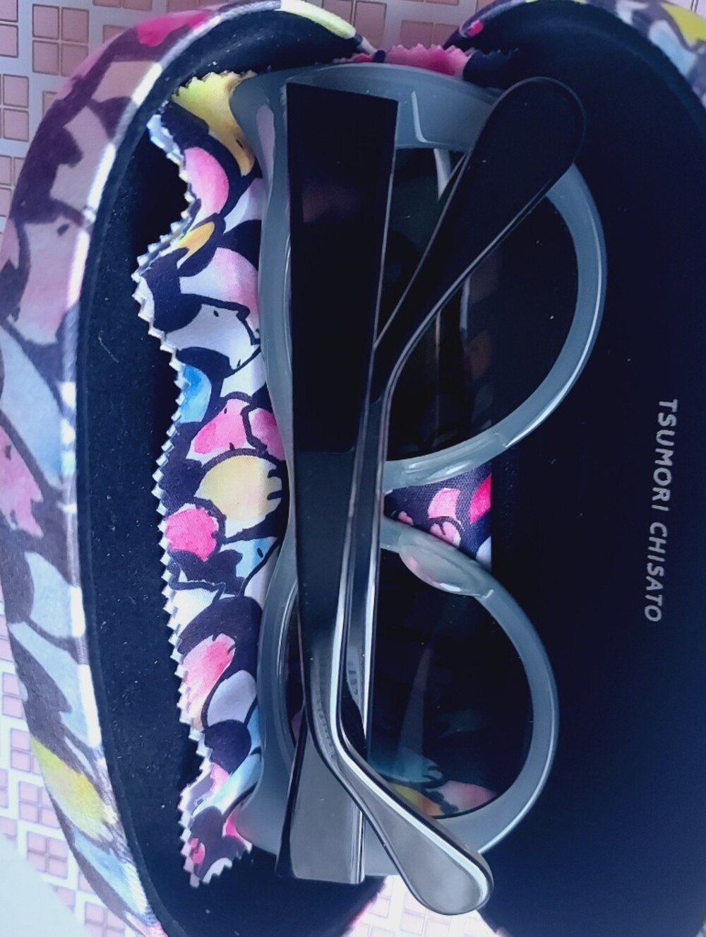 Tsumori Chisato Black Sunglasses with cats pattern colorful Case box cloth set - Picture 11 of 16